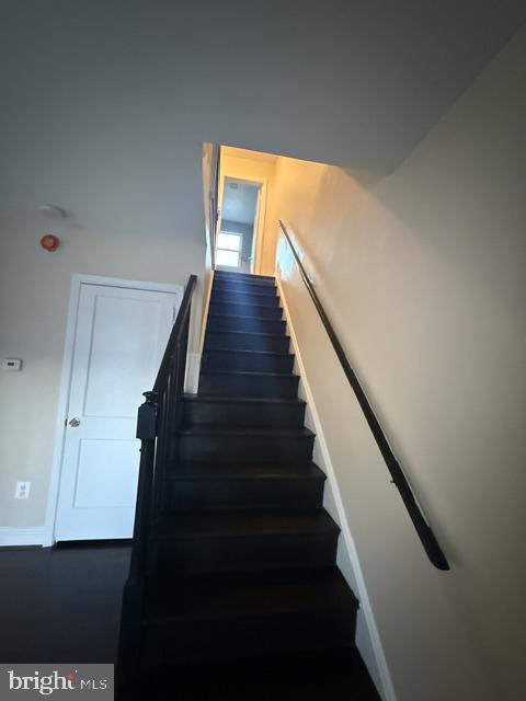 Building Photo - 2136 Redthorn Rd