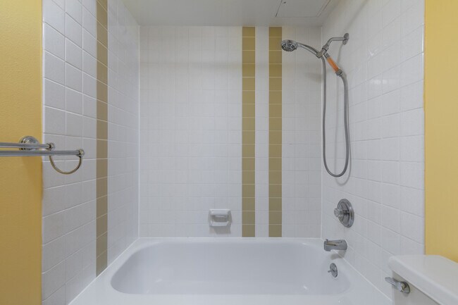 Bath 2 - 1 Kelton Ct