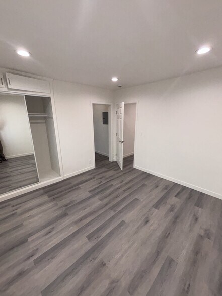 Building Photo - 415 Loma Dr