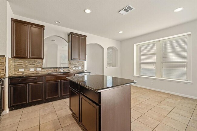 Building Photo - 1704 Willow Vista