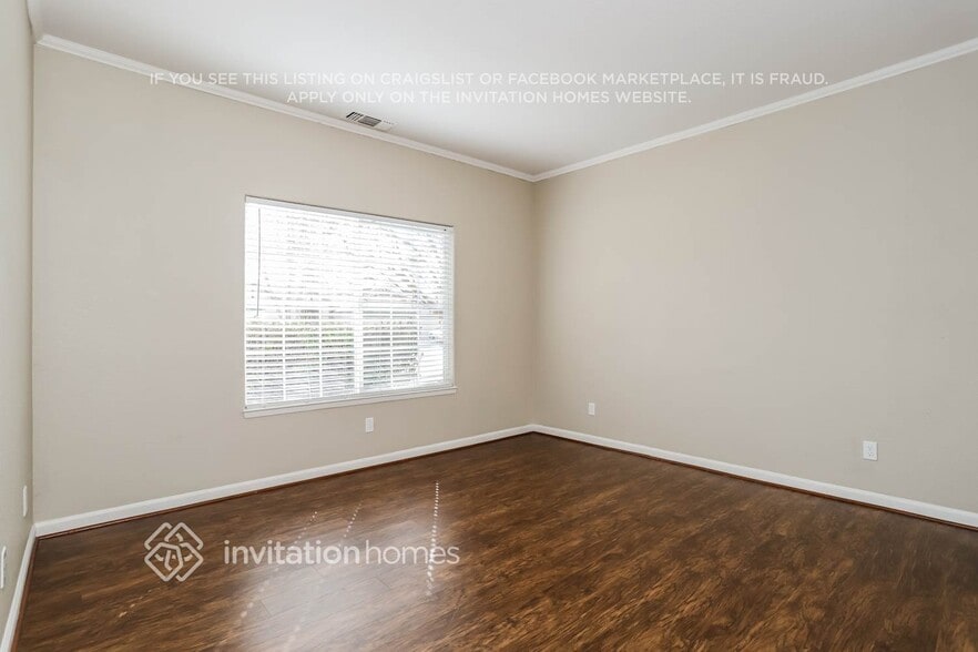 Building Photo - 945 Skyline Dr