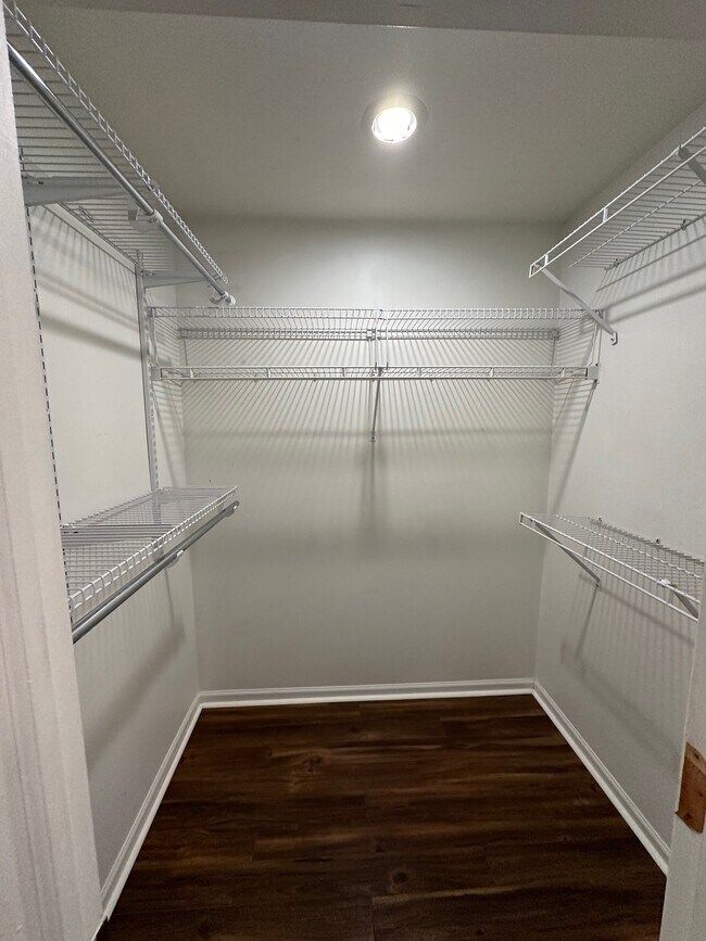 Building Photo - 386 Waterford Ct