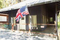 Building Photo - 654 Square Foot remodeled 2 bedroom, 1 bat...