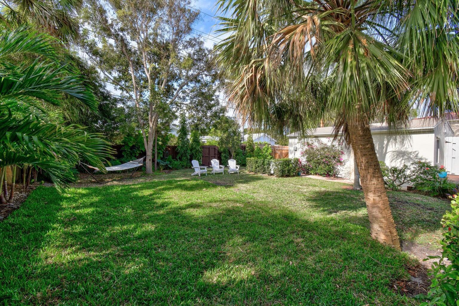 Building Photo - 1219 N Lakeside Dr