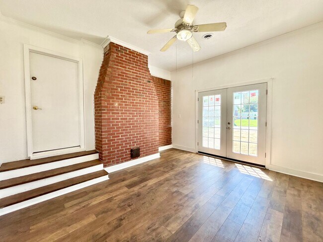 Building Photo - Gorgeous Updated Home in Virginia Beach!