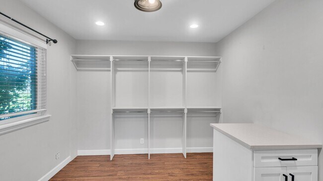 Building Photo - Prime Location! Fully Remodeled Home in th...