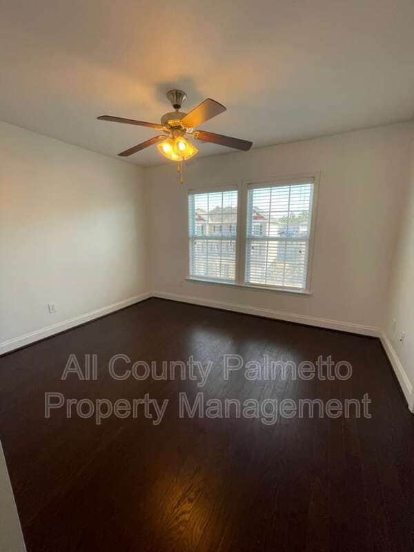 Building Photo - 4077 Hartland St