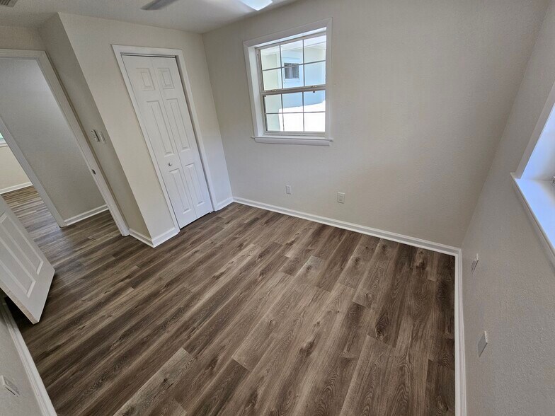 Building Photo - 1150 Hawthorn Dr