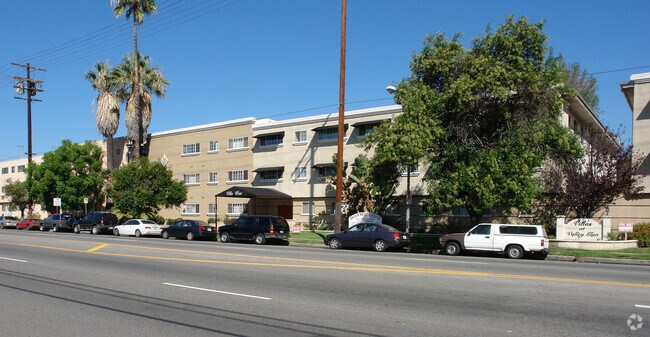 Villa West - 13129 OXNARD ST.