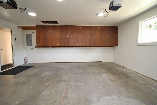 Building Photo - 14155 SW Red Haven Dr