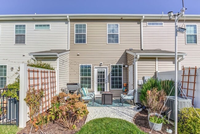 Building Photo - Luxury Townhome for rent!