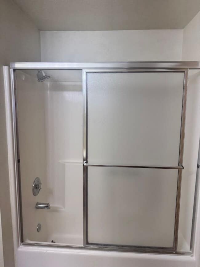 Building Photo - SINGLE LEVEL 2 BEDROOM CONDO