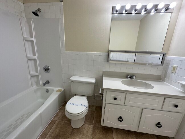 Building Photo - 99 Powers St