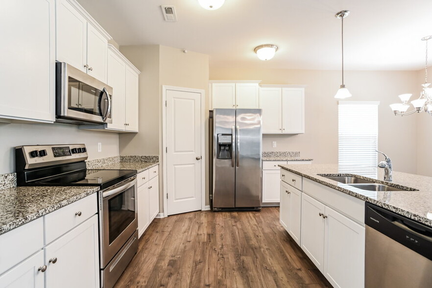 Building Photo - 2104 Mingus Cabin Ln