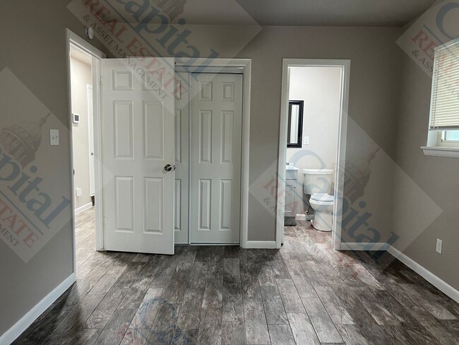 Building Photo - Spacious 3 Bedroom
