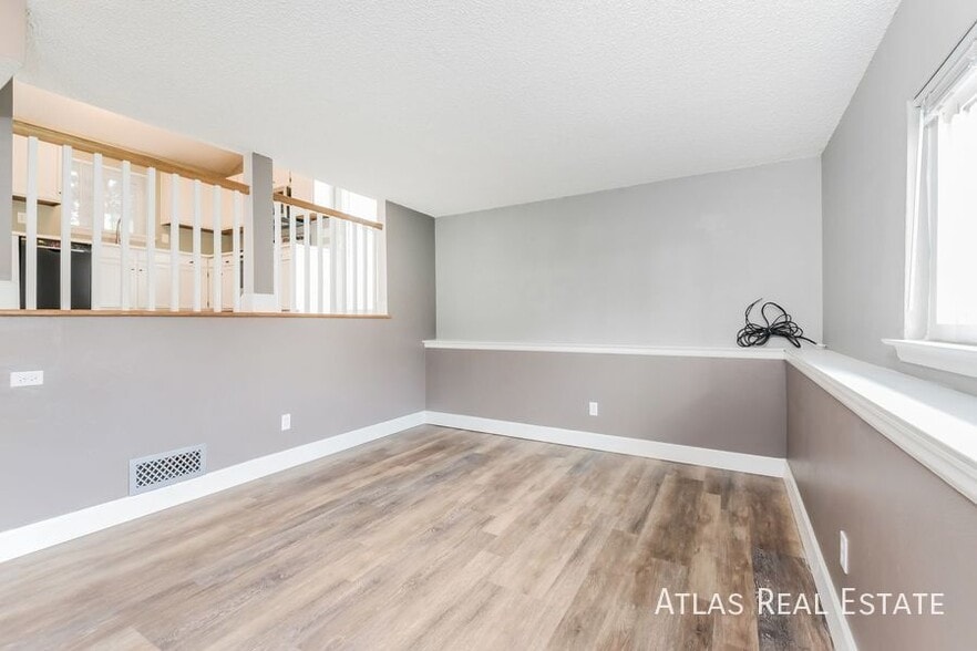 Building Photo - 11630 Kendall Cir