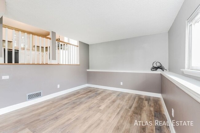 Building Photo - 11630 Kendall Cir