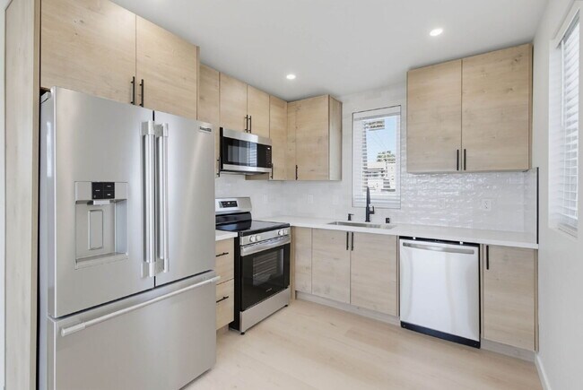 Building Photo - Breathtaking Bay Views & Large Private Deck - Walking Distance To Mission Bay