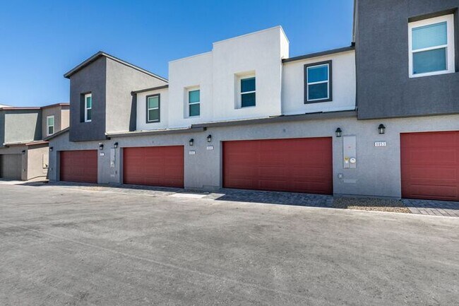 Building Photo - Beautiful New 3 Bed / 2.5 Bath Townhome 89178