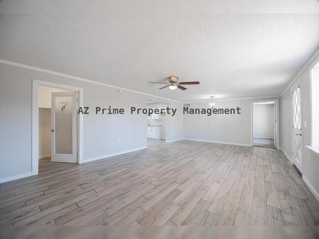 Building Photo - 452 S Mulberry