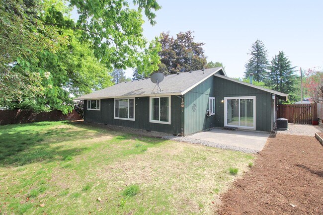 Building Photo - Freshly Remodeled Sprawling 3 Bed, 2 Bath ...