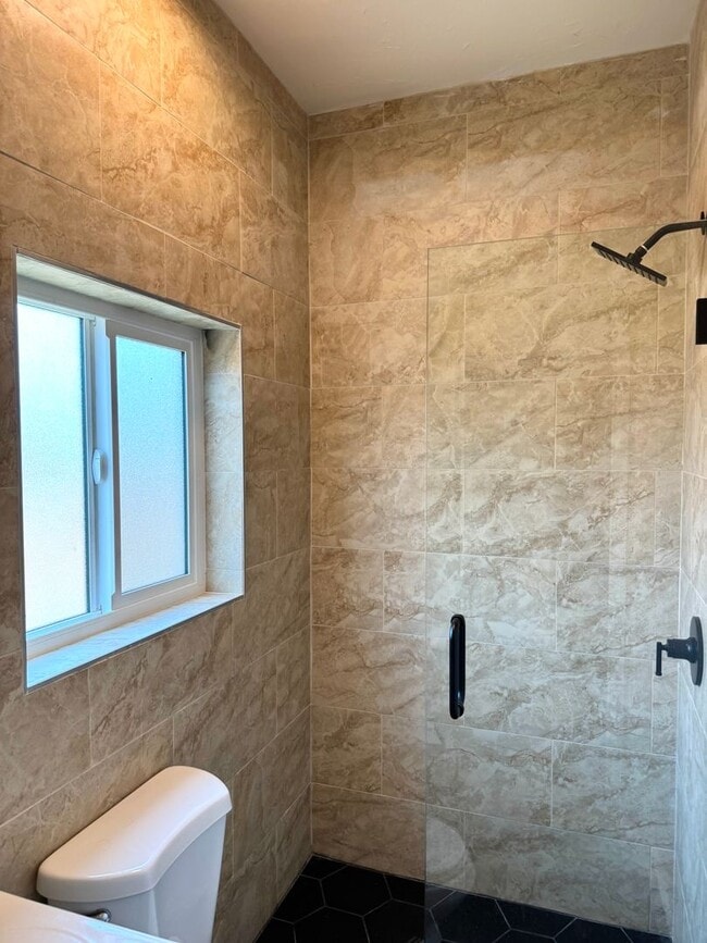 Building Photo - 1 MONTH FREE! 4 Bed 2 Bath in Echo Park with Back Patio