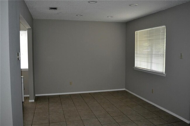 Building Photo - 8904 Curlew Dr