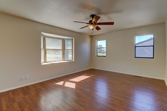 Building Photo - Home in Antelope Hills!