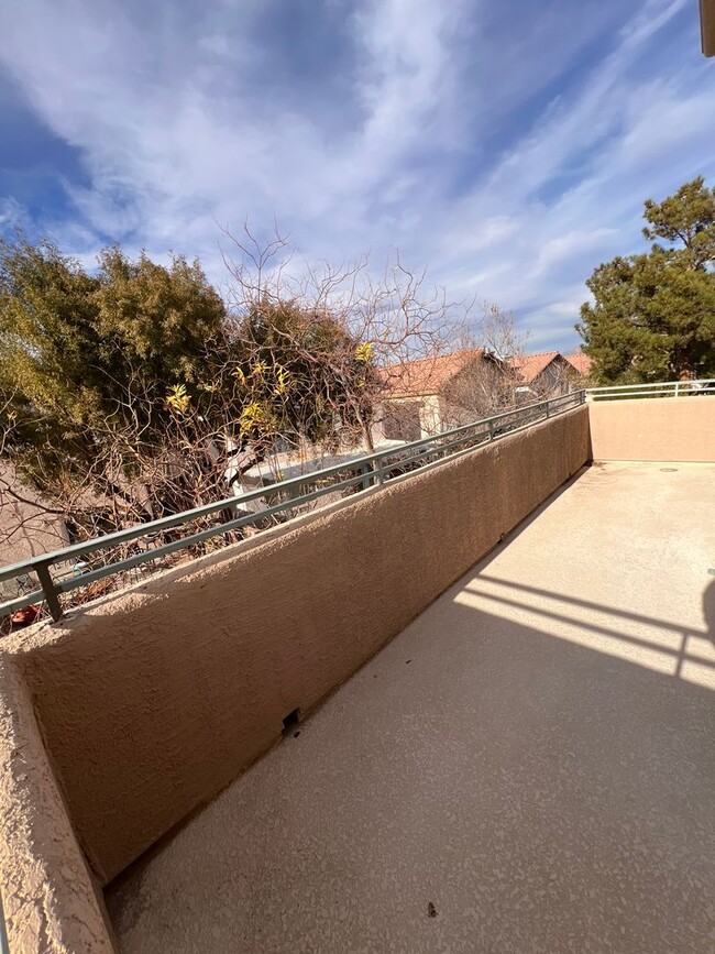 Building Photo - Summerlin Condo - Gated - Community Pool 1...