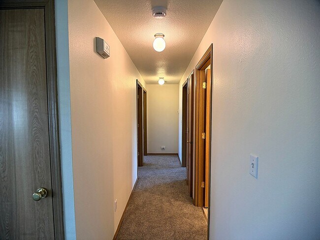 Building Photo - Well Maintained Single Level Home for Lease in Kelso