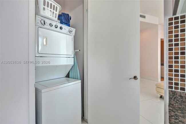 Building Photo - 16001 Collins Ave