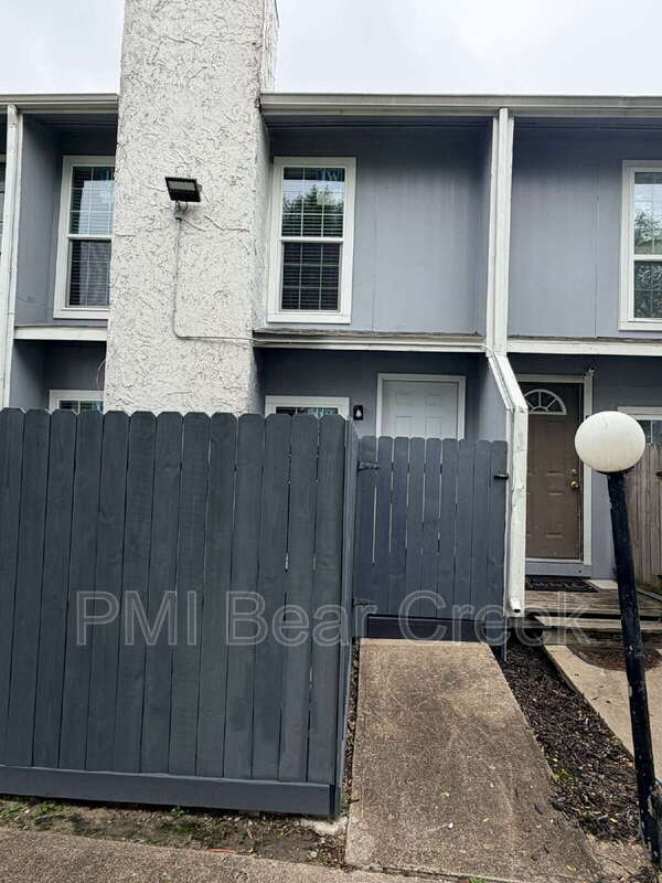 Building Photo - 9550 Deering Dr