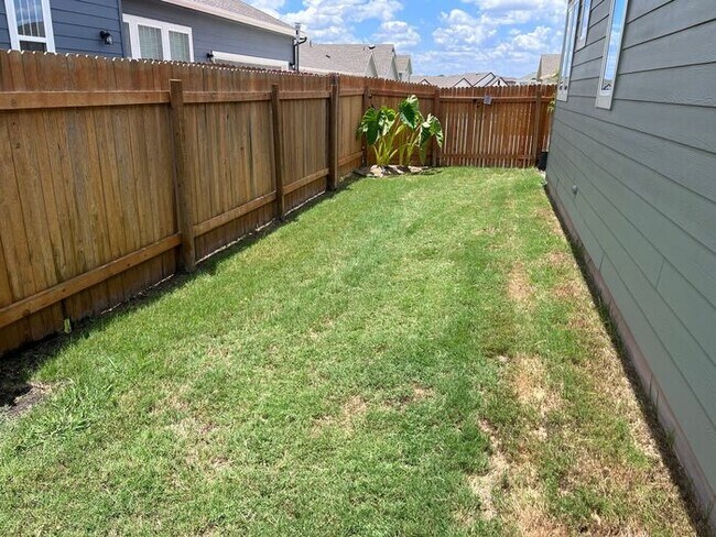 Building Photo - Elegant 4 BR 3.5 BA and 1 Office/Bedroom Convertible Home with Modern Amenities