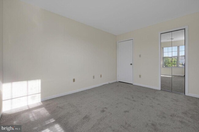 Building Photo - 8610 Beekman Pl