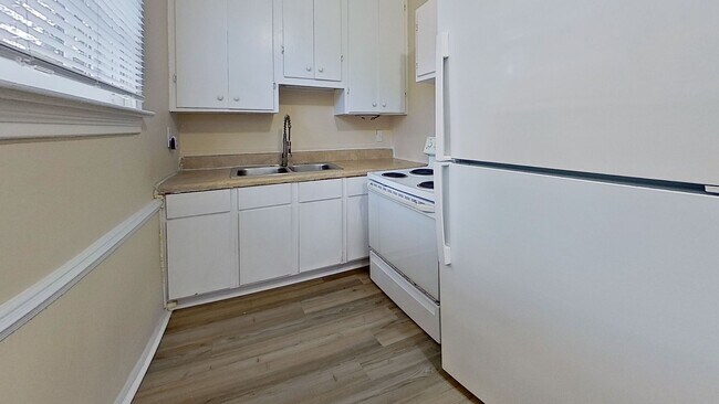 Building Photo - 610 Edgewood Ave S