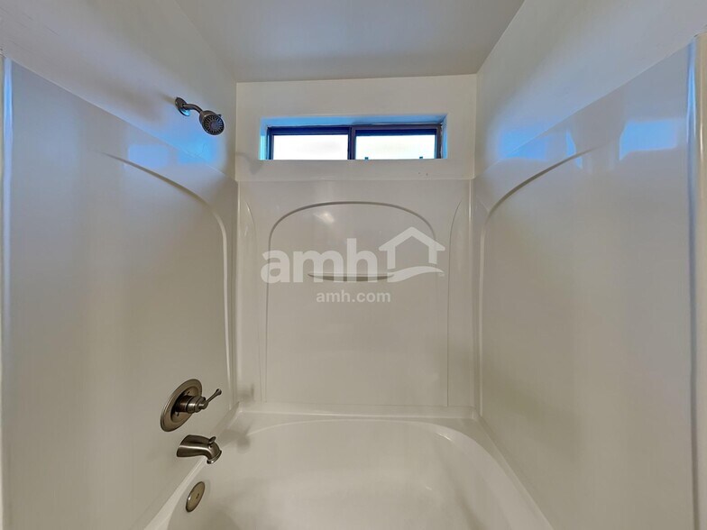 Building Photo - 119 S Beyerville Pl