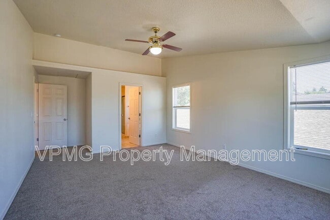 Building Photo - 8907 NE 84th St