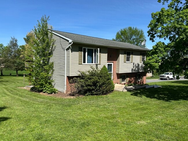 Primary Photo - 1575 Slate Hill Rd