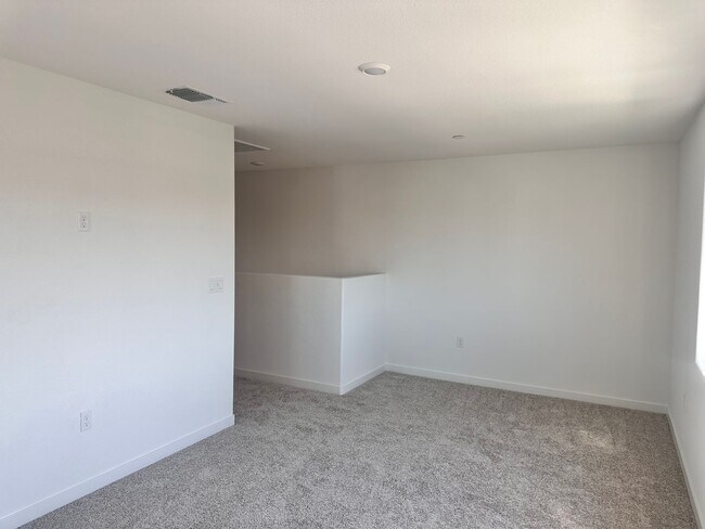 Building Photo - 1/2 off first full months rent with possession by 4/17/2026