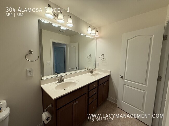 Building Photo - 304 Alamosa Pl