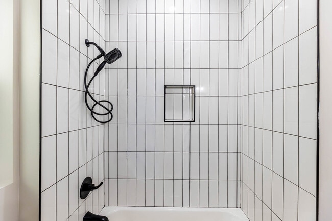 Building Photo - 18 S Austin Blvd