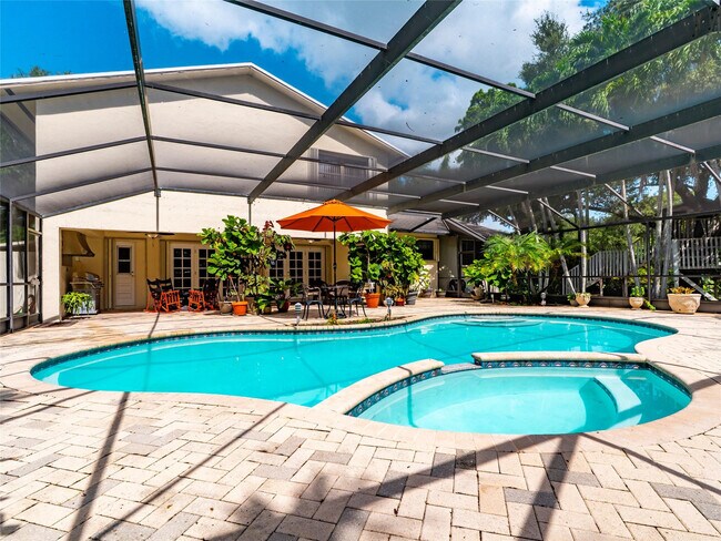 Building Photo - 6556 NW 87th Ave