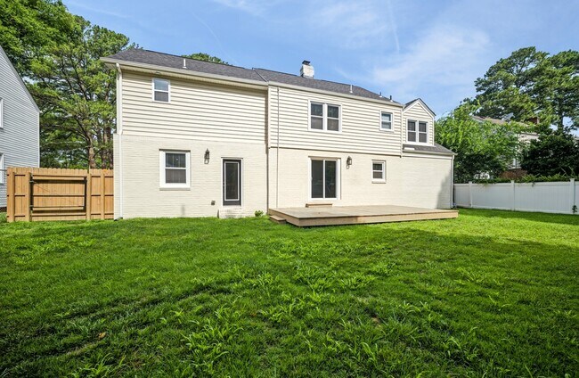 Building Photo - 6048 River Rd