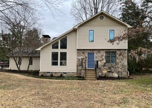 Building Photo - 517 Augusta National Way