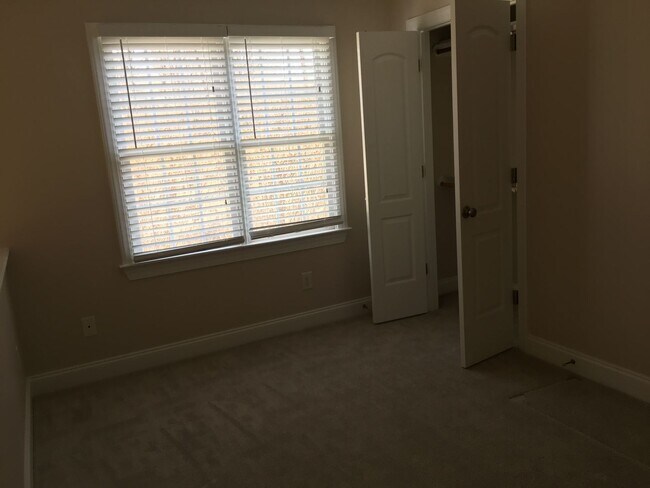 Building Photo - 3be/3ba Townhouse Near The Forest At Duke
