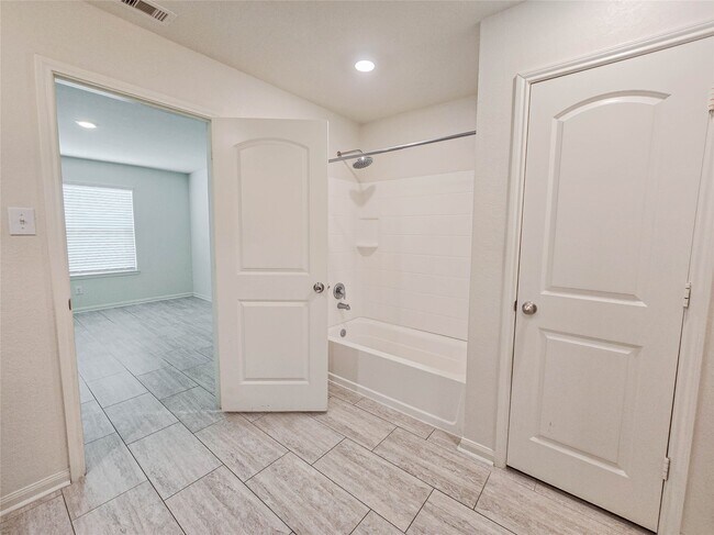 Building Photo - 332 Lone Mountain Dr