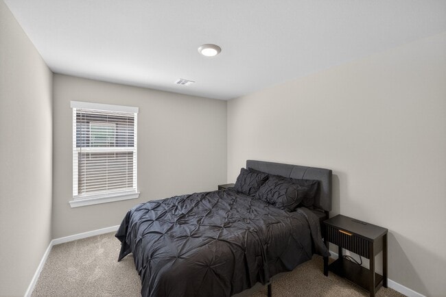 Building Photo - 405 S 85th St