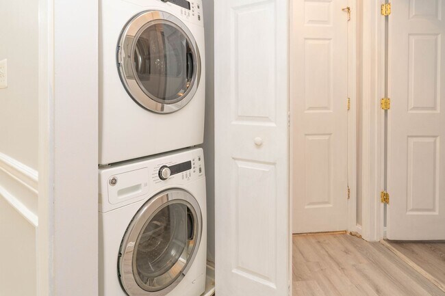 Building Photo - 2 Bed 2 Bath Condo in Westbriar Condominiums