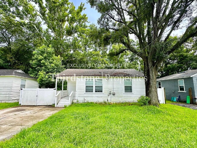 Primary Photo - 2748 Gilmore St