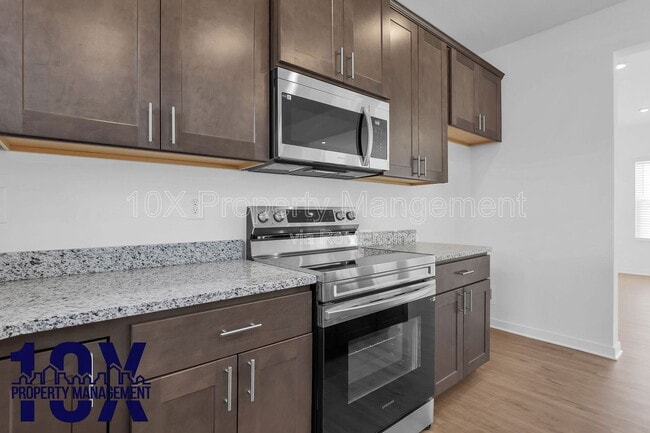 Building Photo - 3246 Mackinac Dr